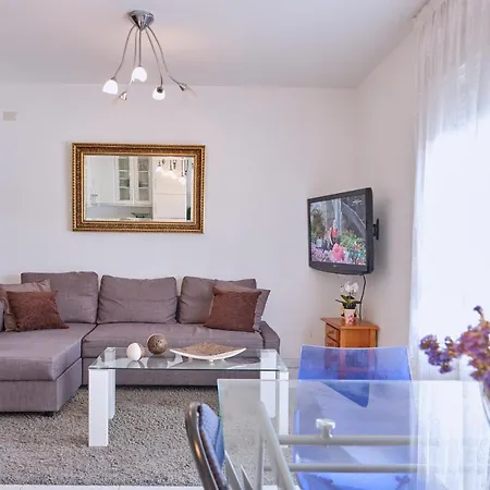 Precioso En Goyanes, Al Lado Del Mar Apartamento Gayanes  (A Coruna)